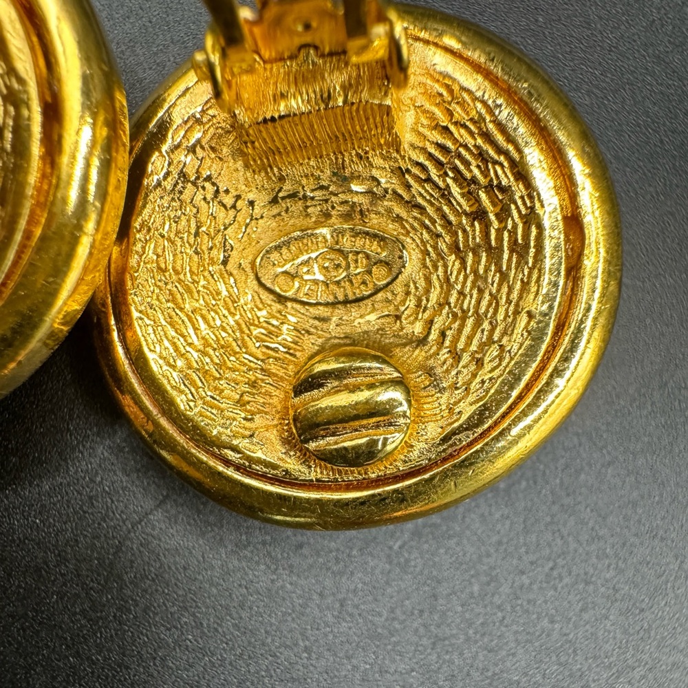 ❗️FINAL PRICE❗️LOT 785 RARE 24K gold plated Chanel vintage clip on earrings - Picture 9 of 11